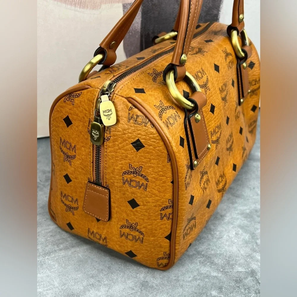 π΅ MCM Boston Arm Bag π΅ - Picture 4 of 16